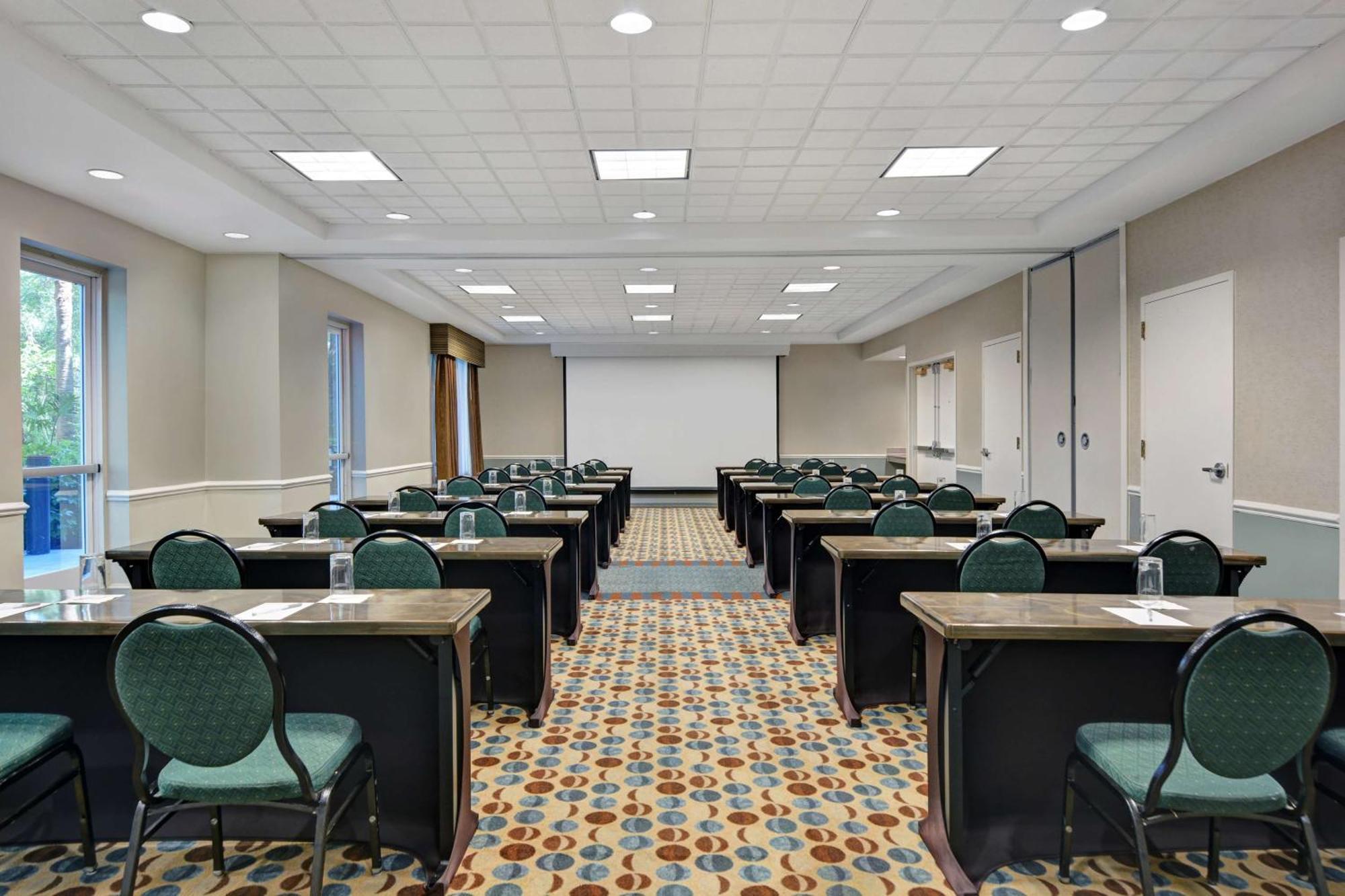 Hilton Garden Inn Jacksonville Jtb/Deerwood Park Bagian luar foto