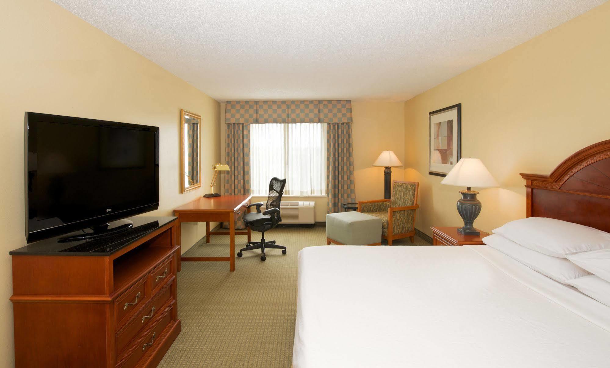 Hilton Garden Inn Jacksonville Jtb/Deerwood Park Bagian luar foto